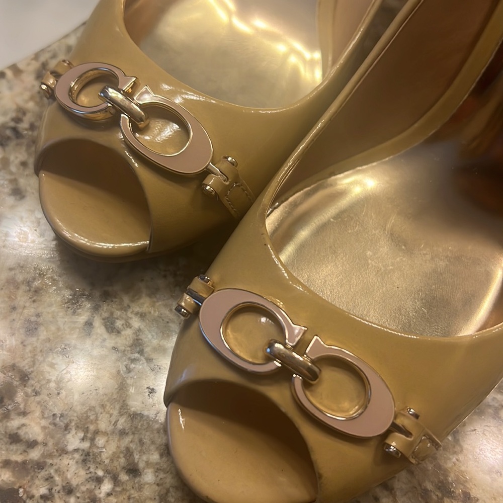 Adorable wooden wedge! - Picture 5 of 5